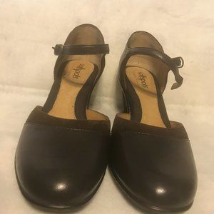 Softspots Women s Brown Close-toed Shoe - 7.5N